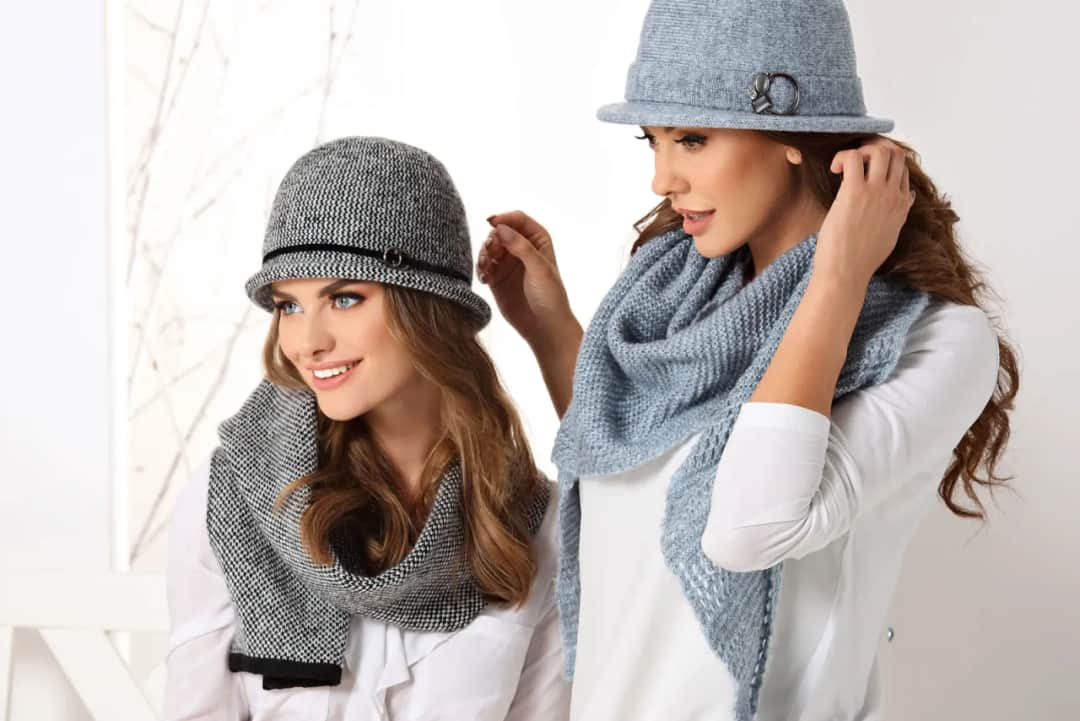 Jakie czapki dla 60-latki wybierać, by czuć się stylowo i komfortowo