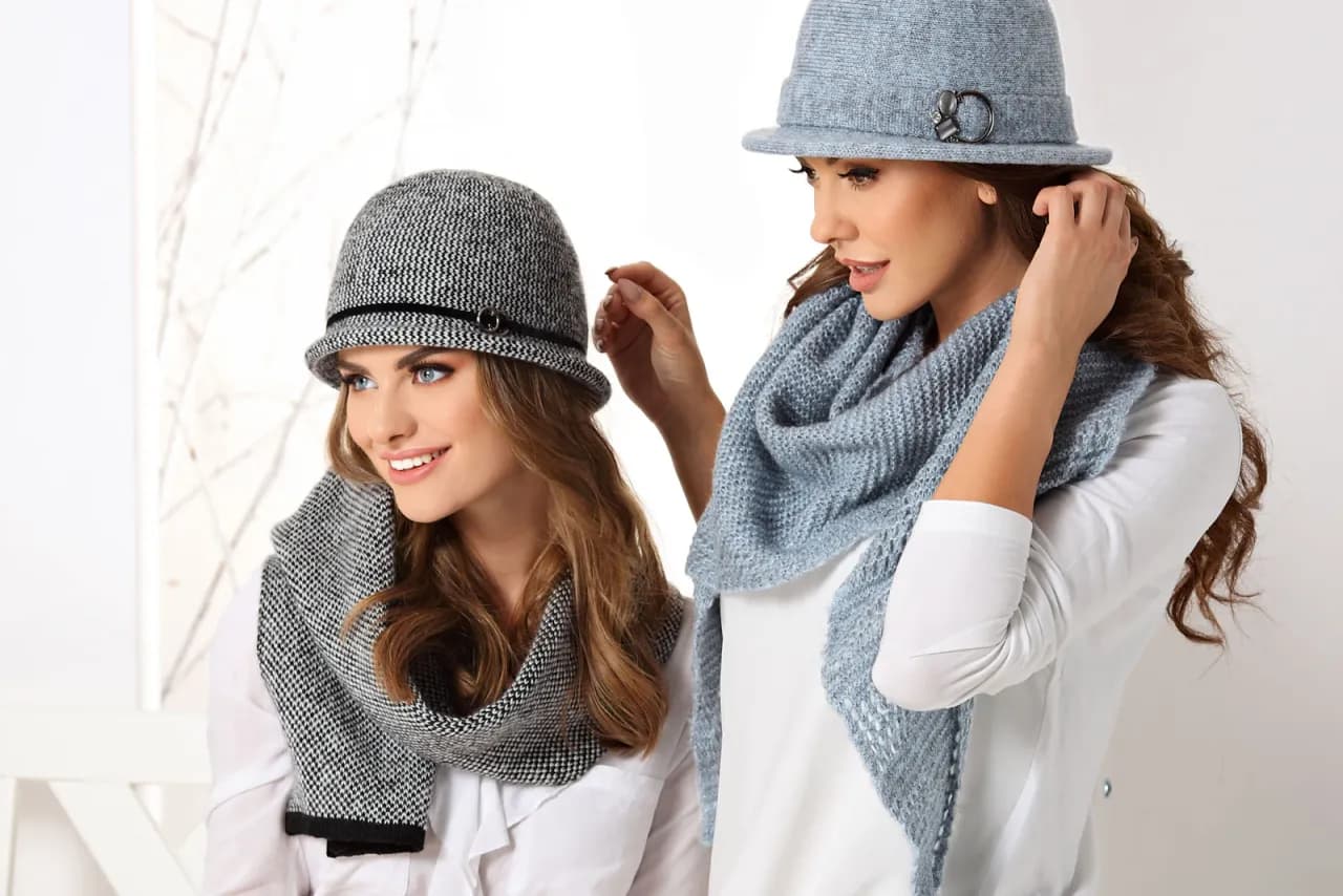 Jakie czapki dla 60-latki wybierać, by czuć się stylowo i komfortowo