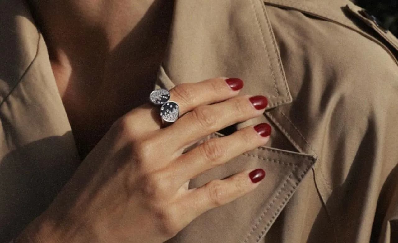 Jakie są modne kolory paznokci – najpiękniejsze odcienie na każdą okazję