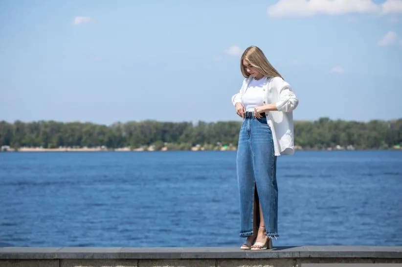 Jak nosić długą koszulę – 7 stylowych sposobów na wyjątkowy look