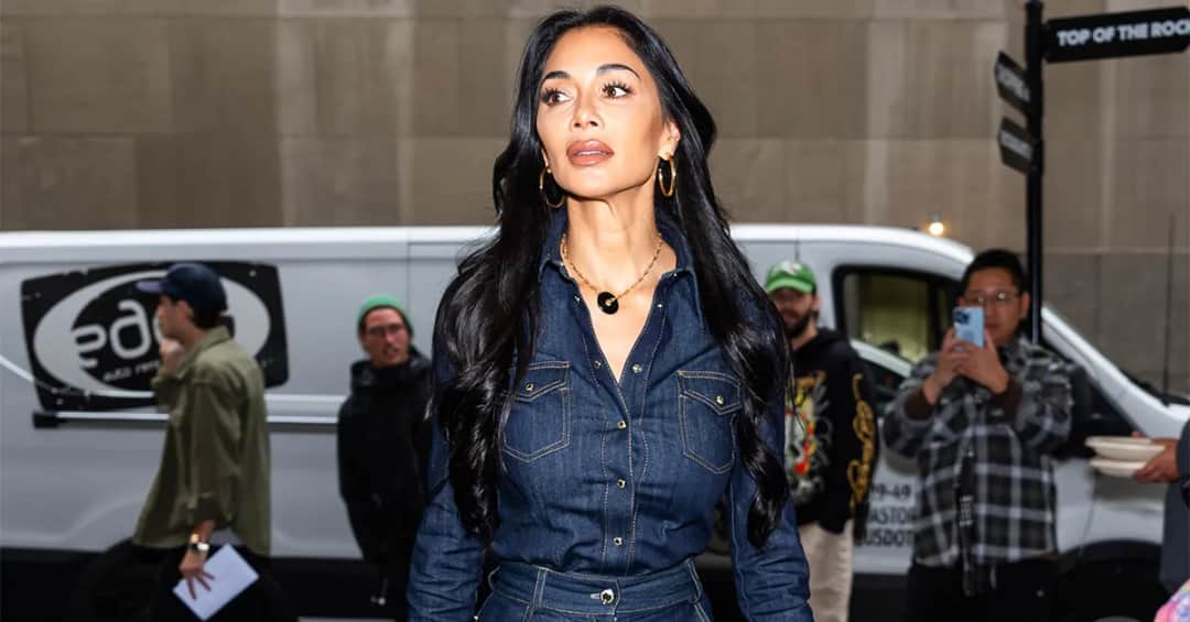 Jakie spodnie do koszuli jeansowej damskiej – stylizacje, które zaskoczą