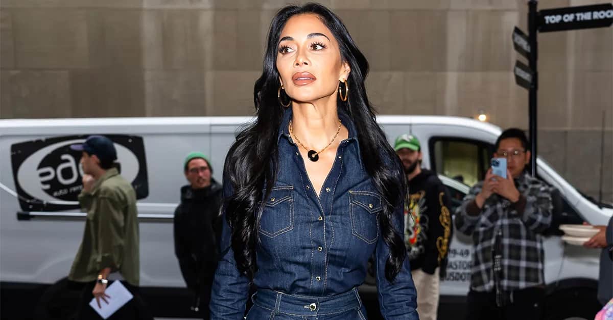 Jakie spodnie do koszuli jeansowej damskiej – stylizacje, które zaskoczą