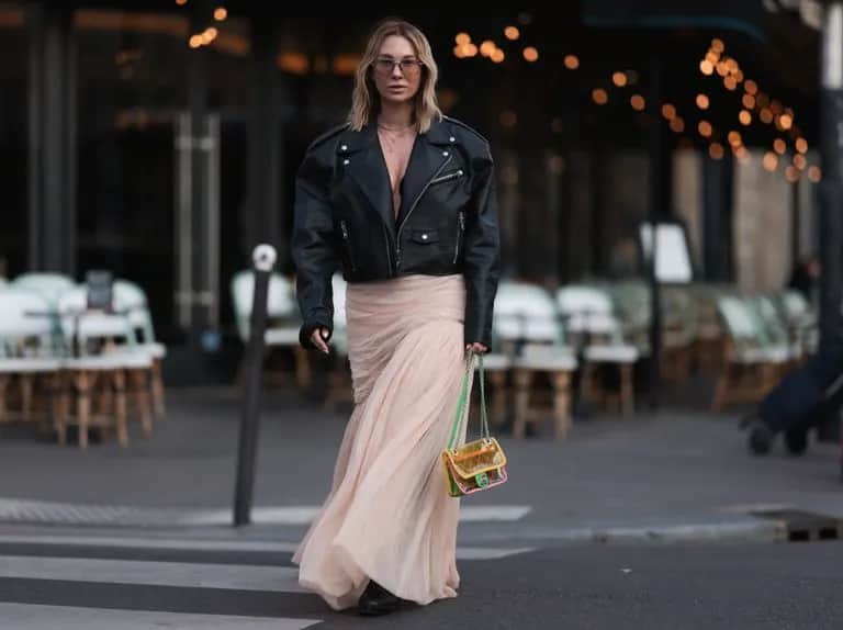 Tiulowa spódnica z czym łączyć – najlepsze stylizacje na każdą okazję