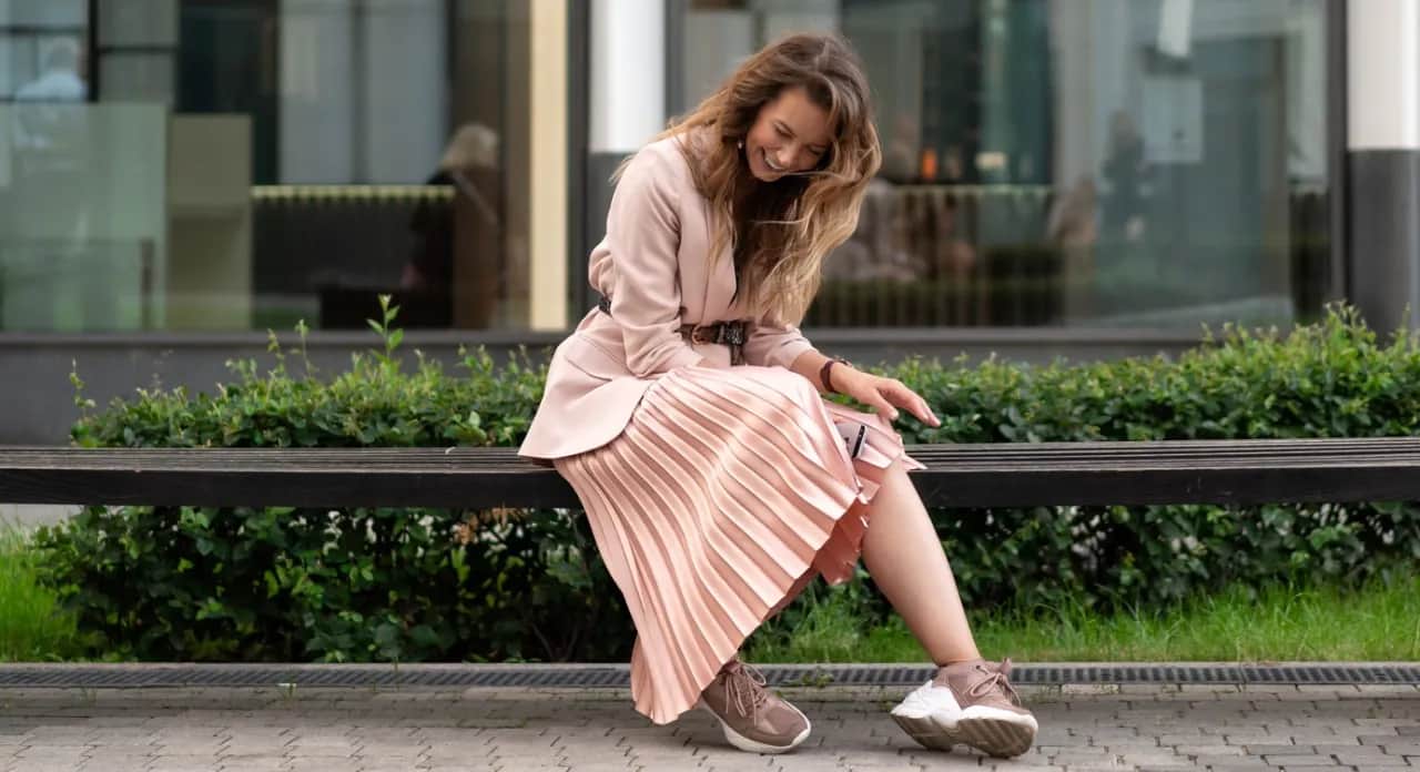 Jaka bluzka do spódnicy, aby zawsze wyglądać stylowo i elegancko?