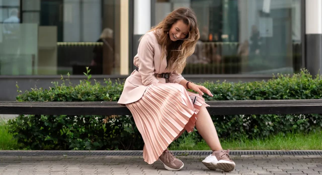 Jaka bluzka do spódnicy, aby zawsze wyglądać stylowo i elegancko?