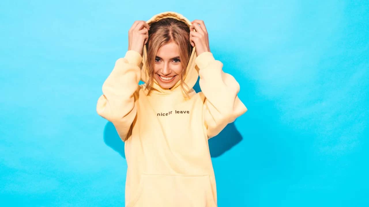 Skuteczne sposoby na usunięcie napisu z bluzy bez uszkodzeń