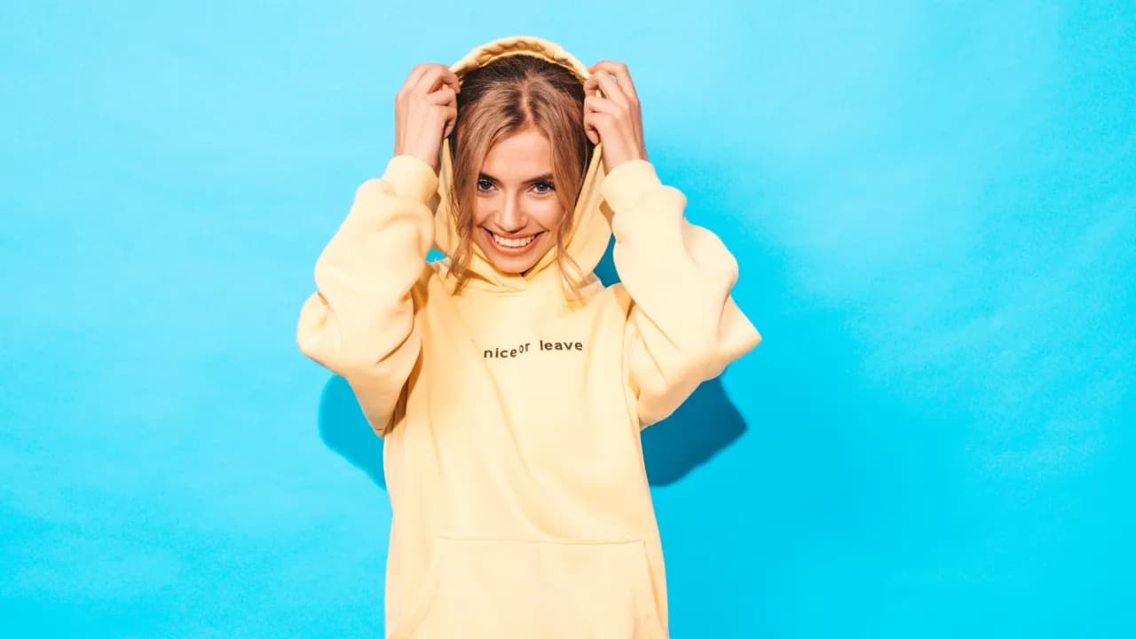 Skuteczne sposoby na usunięcie napisu z bluzy bez uszkodzeń