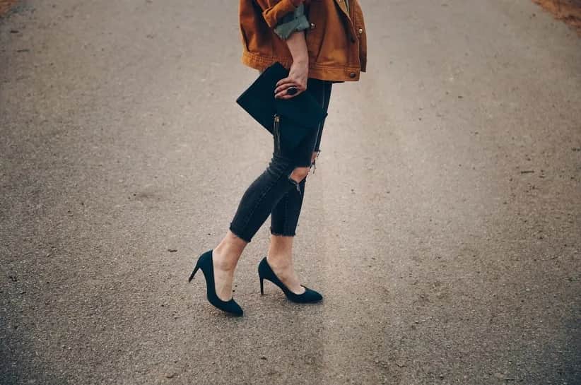 Granatowe szpilki stylizacje: jak stworzyć zachwycające outfity