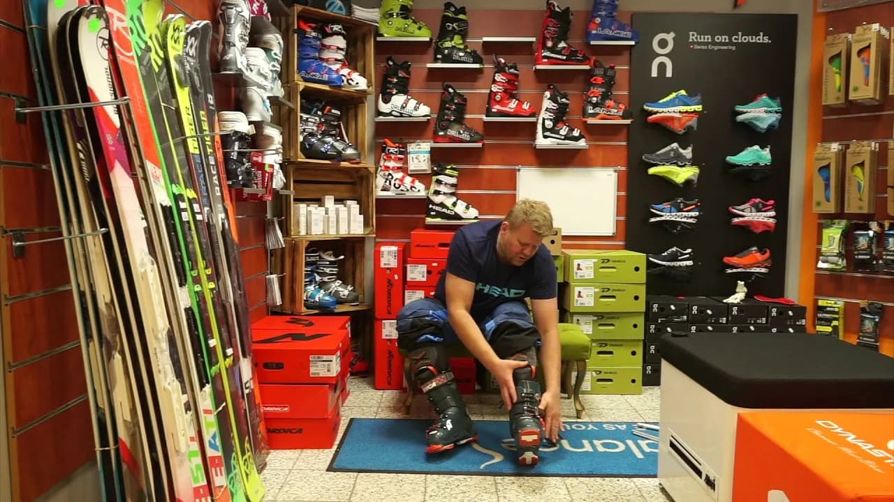 Jak zakładać spodnie narciarskie na buty, aby uniknąć dyskomfortu?