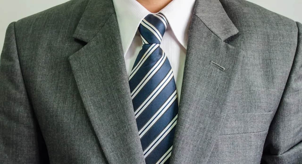 Jak wybrać idealny krawat do szarej marynarki na każdą okazję
