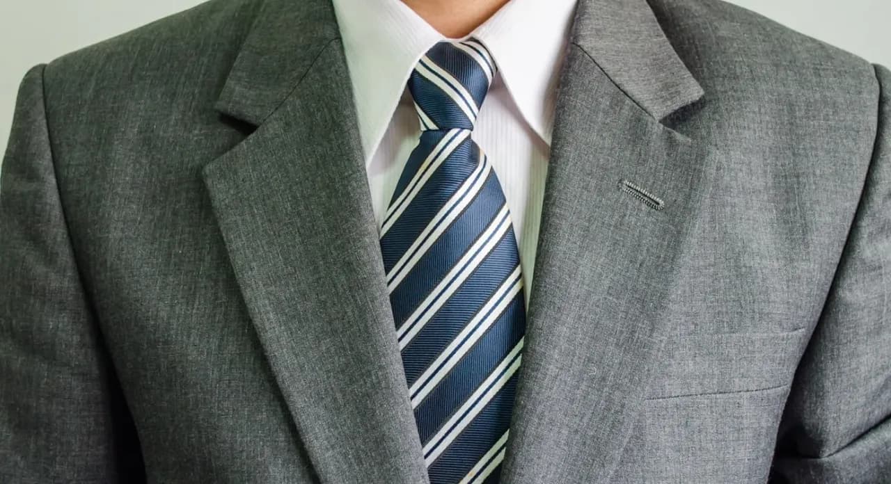 Jak wybrać idealny krawat do szarej marynarki na każdą okazję